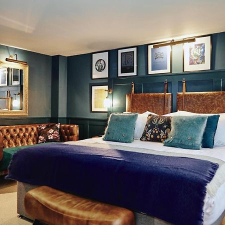 ホテル Kings Arms - Egham-Windsor エクステリア 写真