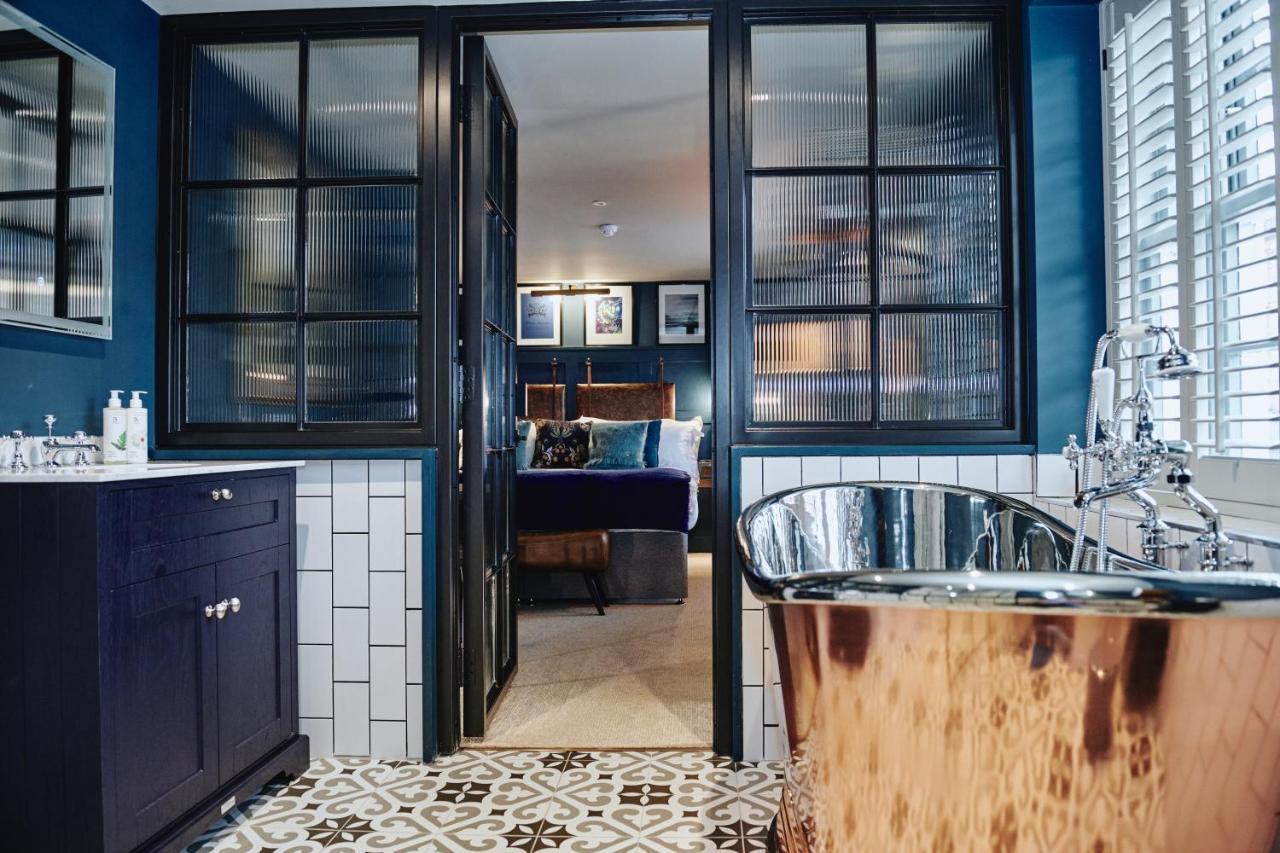 ホテル Kings Arms - Egham-Windsor エクステリア 写真