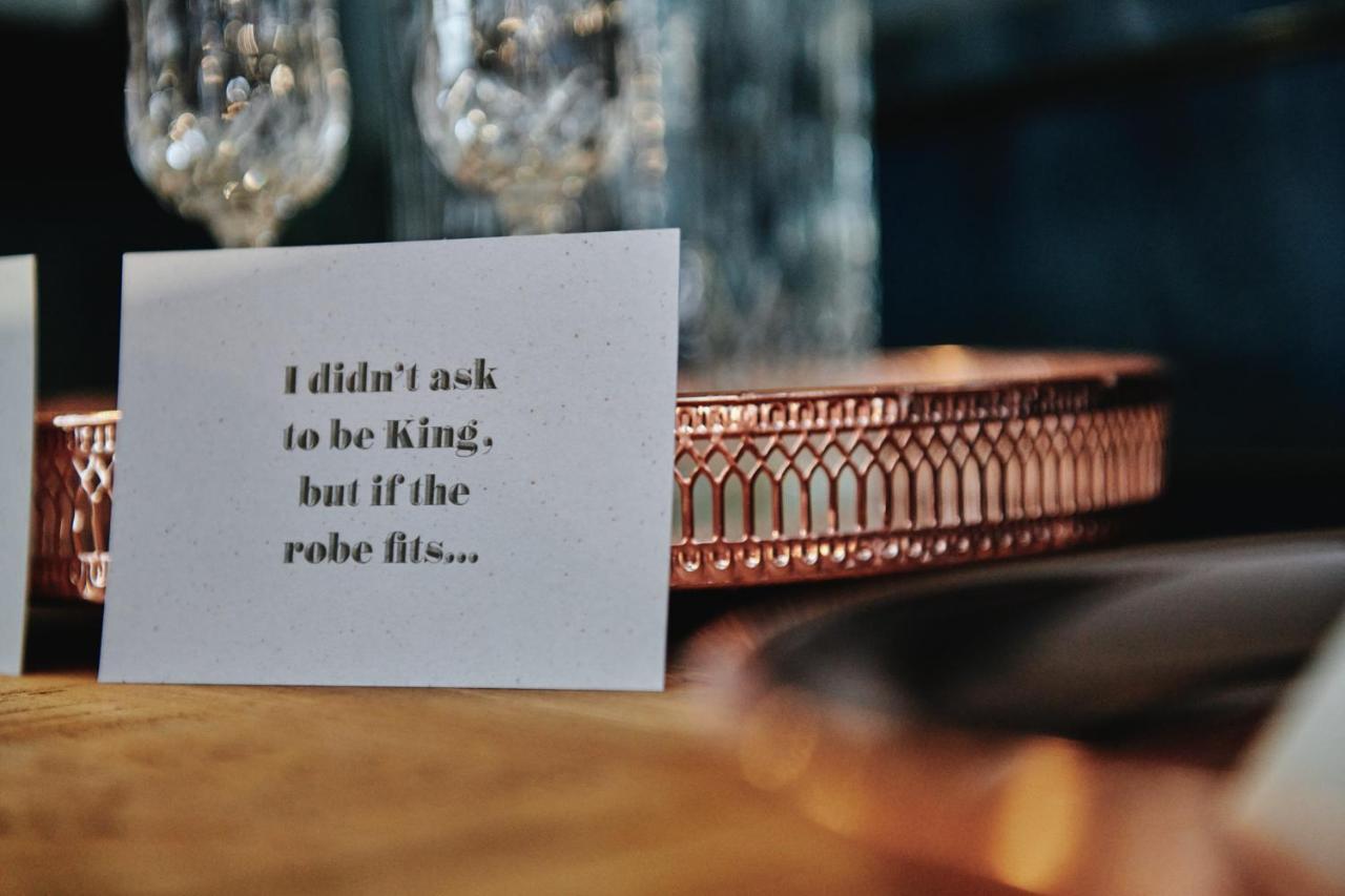 ホテル Kings Arms - Egham-Windsor エクステリア 写真